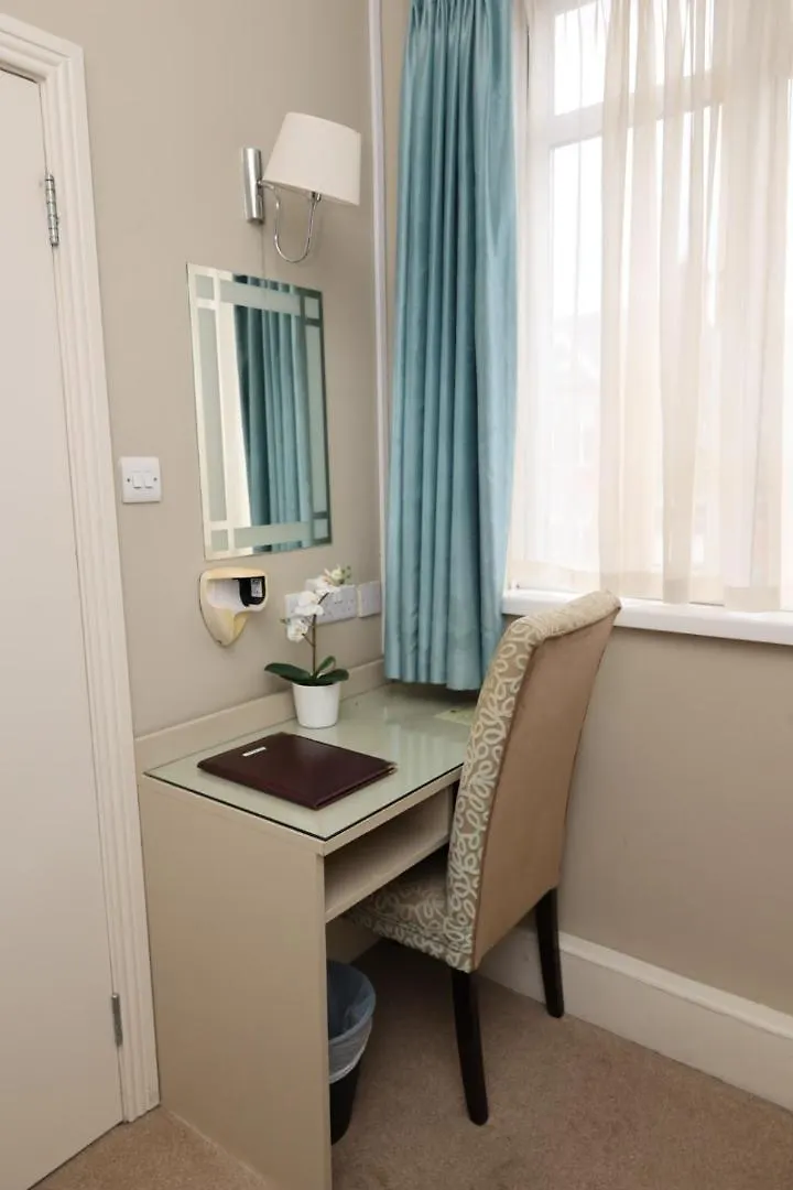 Maples House Hotel Dublin 3*,